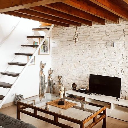 Beautiful Chalet With Wifi And Free Parking Arona  Eksteriør bilde