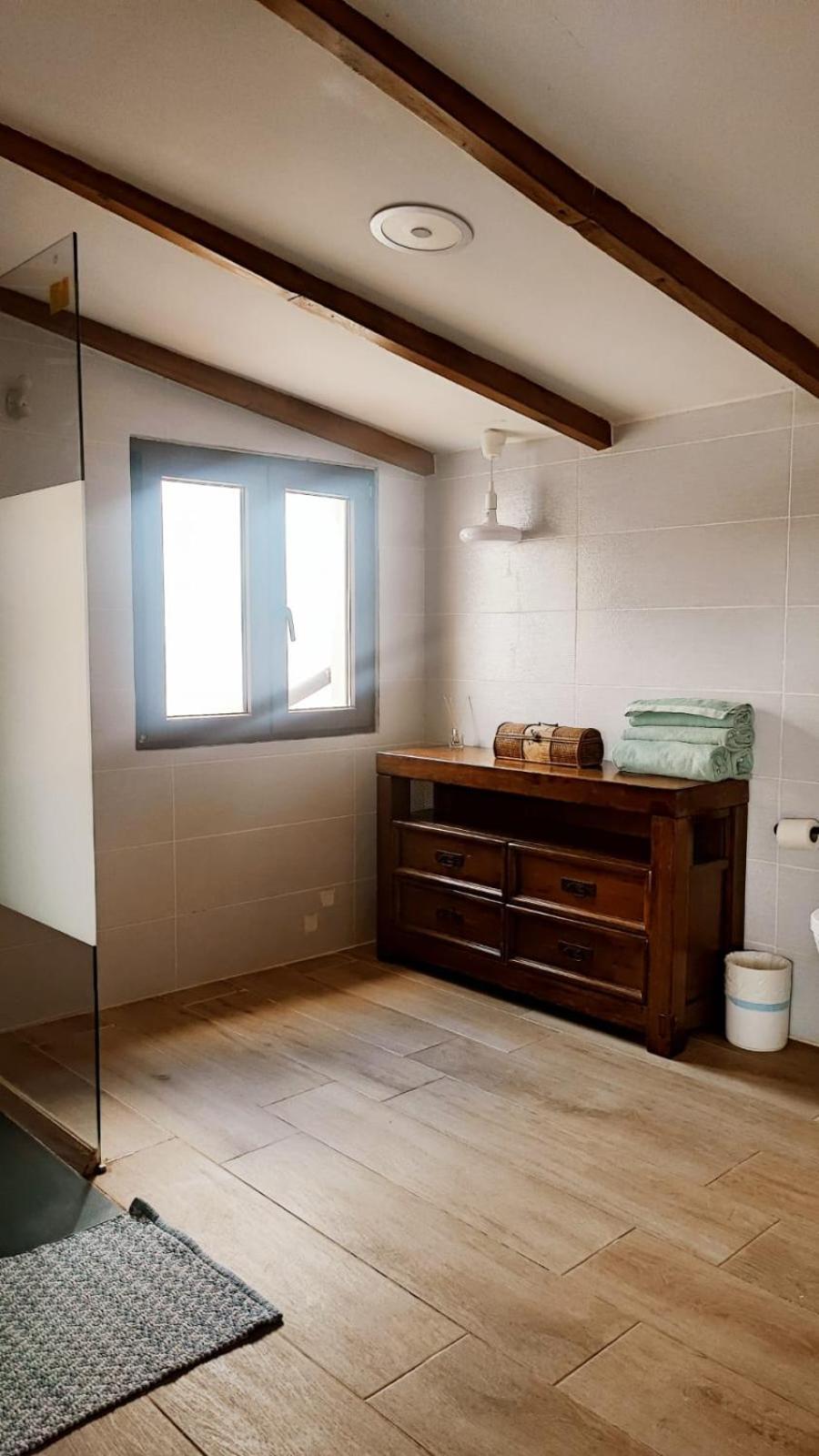 Beautiful Chalet With Wifi And Free Parking Arona  Eksteriør bilde